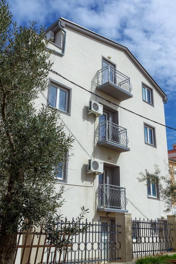 Apartments In City Center Ventus Новалья Экстерьер фото
